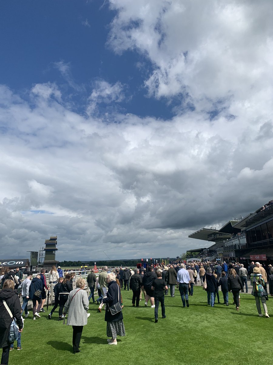Family Raceday ✅ Our second Family Raceday of the season comes to an end and what a lovely day it was. We hope to see you all next Saturday for our @bet365 Very British Raceday