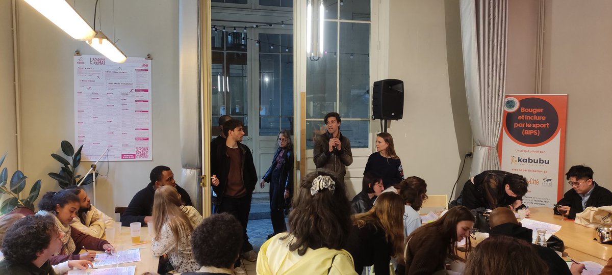 📢📸En direct du vernissage, prises de parole de : 📌@LukasAubin, directeur de recherche prog Sport, IRIS 📌Noémie Marchyllie, co-fondatrice et co-directrice @kabubu_org Dans le cadre du projet Impact 2024 @Paris2024 @kabubu_org, @OvaleCitoyen, @uniscite et @YWC_Marseille