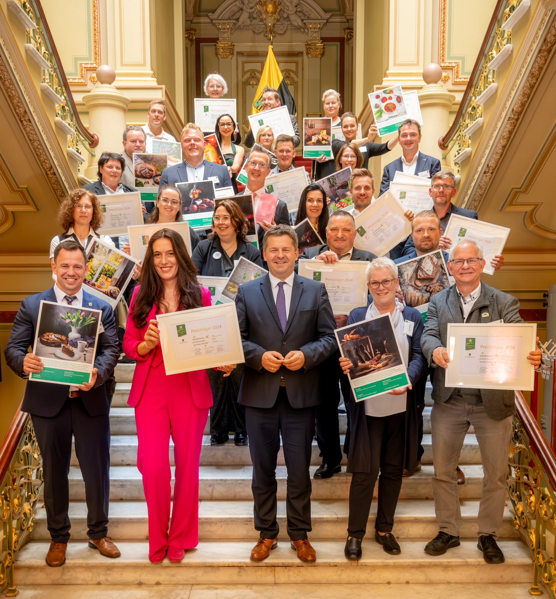 MWL Sachsen-Anhalt (@mwl_lsa) on Twitter photo 🏆⭐️Kulinarische Sterne 2024: <a href="/schulzeeuropa/">Sven Schulze</a> hat heute die Sieger des Wettbewerbs „Kulinarisches Sachsen-Anhalt“ ausgezeichnet. 💪🏼Die Sterne stehen für die Qualität und Vielfalt unserer heimischen Lebensmittelproduktion. ➡️ mwl.sachsen-anhalt.de/news-detail/st… Foto: Andreas Lander 🏆⭐️Kulinarische Sterne 2024: <a href="/schulzeeuropa/">Sven Schulze</a> hat heute die Sieger des Wettbewerbs „Kulinarisches Sachsen-Anhalt“ ausgezeichnet. 💪🏼Die Sterne stehen für die Qualität und Vielfalt unserer heimischen Lebensmittelproduktion. ➡️ mwl.sachsen-anhalt.de/news-detail/st… Foto: Andreas Lander
