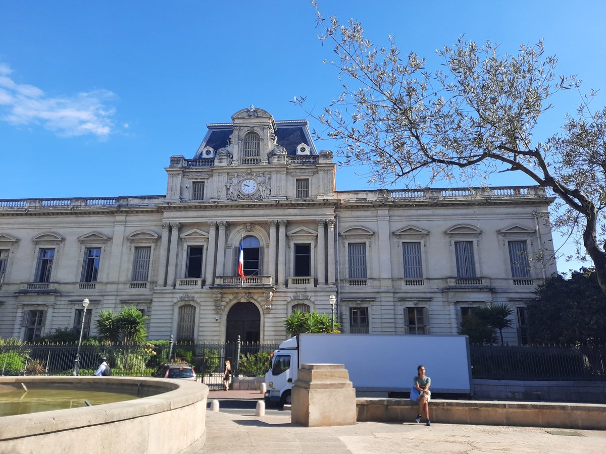 FrancTips's tweet photo. 2. Baccalauréat (Bac)

Los jovenes se presentaron para empezar su universidad en marzo y los resultados de sus candidaturas salen el 15/06. 

Lo que quiere decir que en este mes otra se va a presentar otra ola de estudiantes buscando vivienda. https://t.co/obvHh15dUo