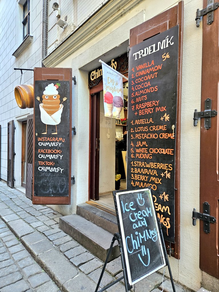 dawdlegram's tweet photo. Charming Old Town Bratislava today.
#Walkwithme
🇸🇰🇸🇰🇸🇰
#Slovakia #Bratislava #urbanphotography #streetphotography #cityviews #citywanderer #cityvibes #throughthelens #visualvibes #justshoot https://t.co/FzXO9liOk8