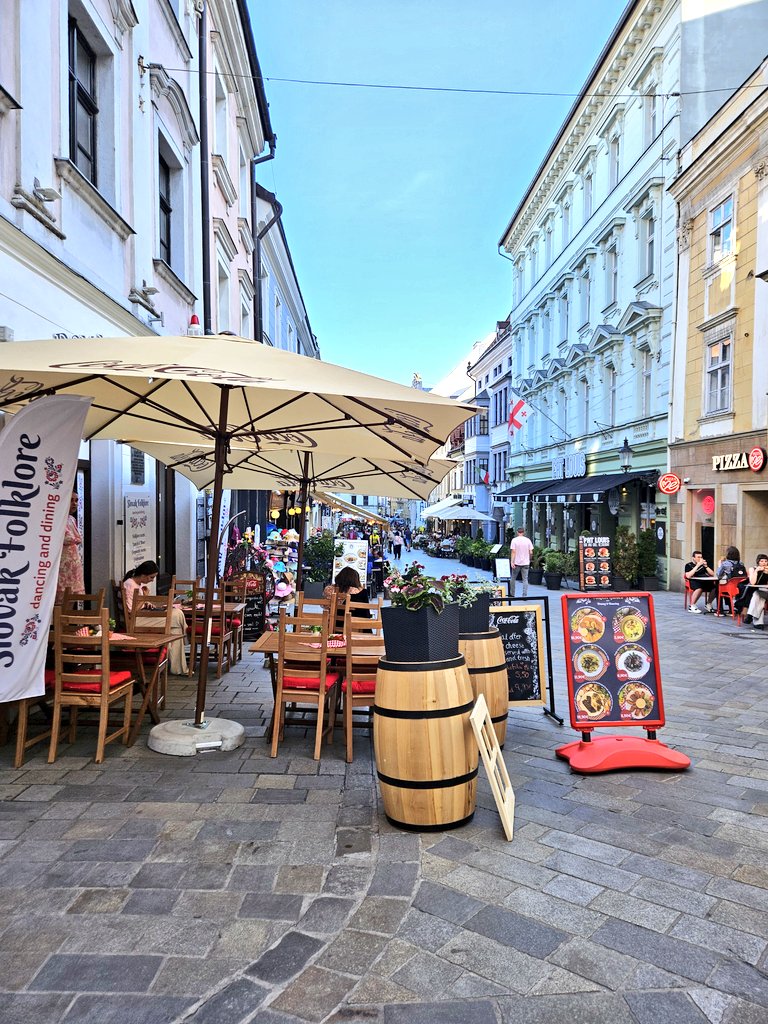 dawdlegram's tweet photo. Charming Old Town Bratislava today.
#Walkwithme
🇸🇰🇸🇰🇸🇰
#Slovakia #Bratislava #urbanphotography #streetphotography #cityviews #citywanderer #cityvibes #throughthelens #visualvibes #justshoot https://t.co/FzXO9liOk8