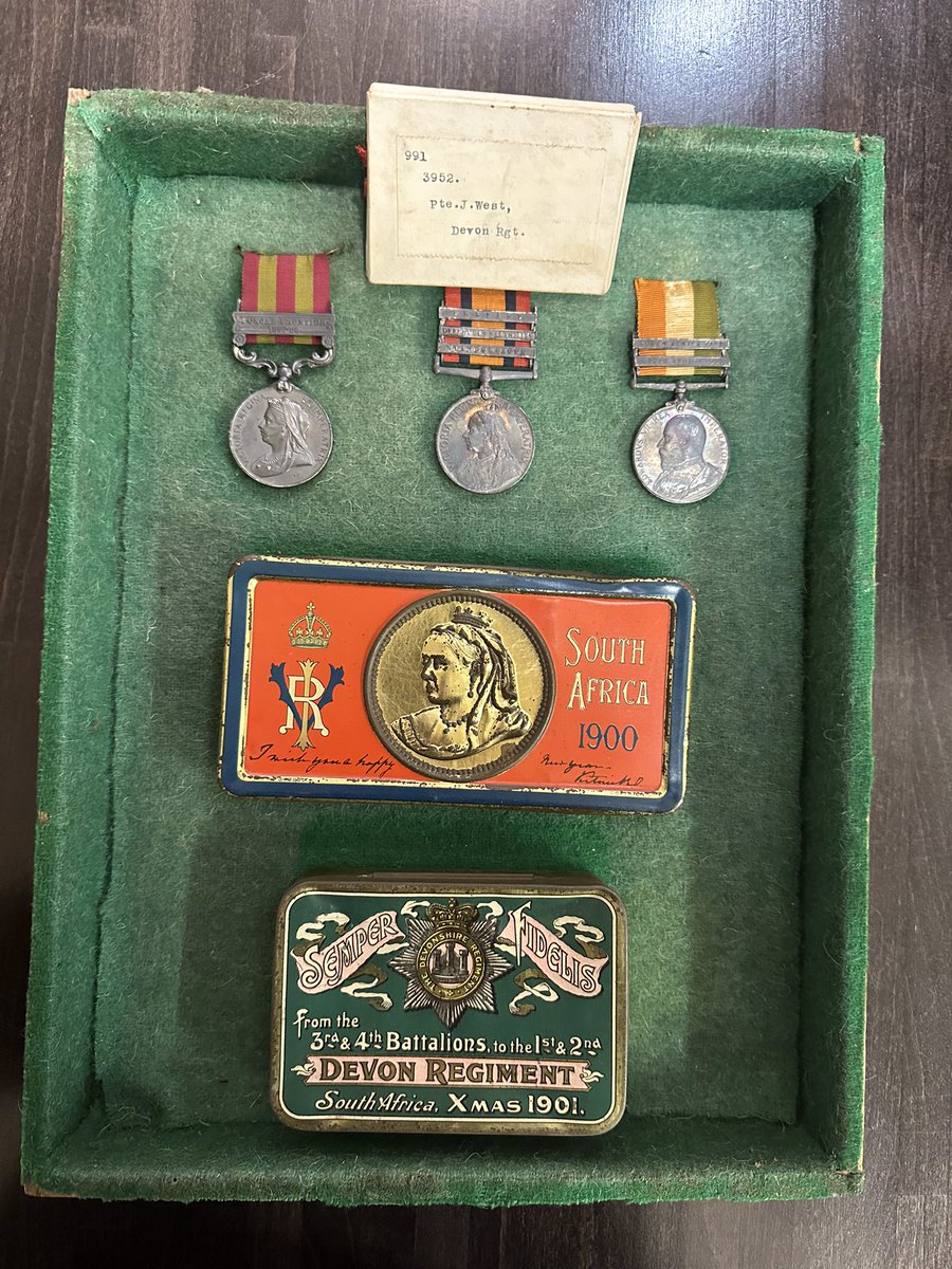 BygonesTorquay's tweet image. Very pleased to have finally added this rare Devonshire Regt Boer war tin to our collections. Even more remarkable and maybe unique attributed to the soldier&amp;amp;  displayed in period aframe . With his campaign medals and QV tin @ProfPeterDoyle @Taff_Gillingham #Boerwar #Devons