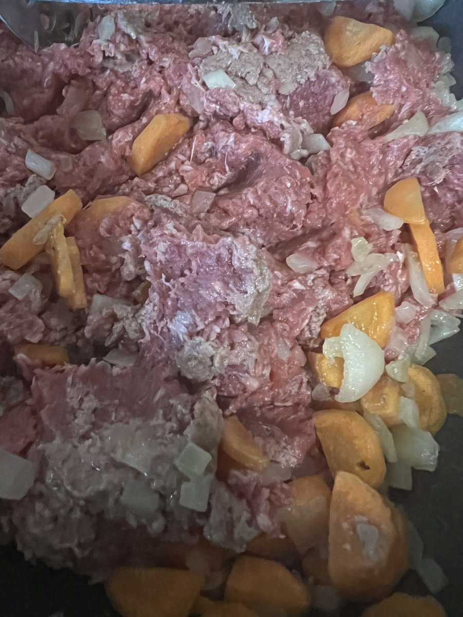 Ffs @sainsburys and @LidlGB the way you package the mince beef these days is annoying af. I haven’t the time nor inclination to start giving mince beef a handjob in order for it to become minced beef