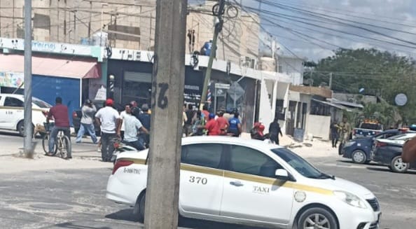 Arrojan cabeza humana en céntrica avenida de Puerto Morelos La mañana de este miércoles 29 de mayo 2024, la víspera del cierre de campañas rumbo a la jornada electoral del 2 de junio, integrantes del crimen organizado que ha fincado sus operaciones en el municipio Puerto Morelos