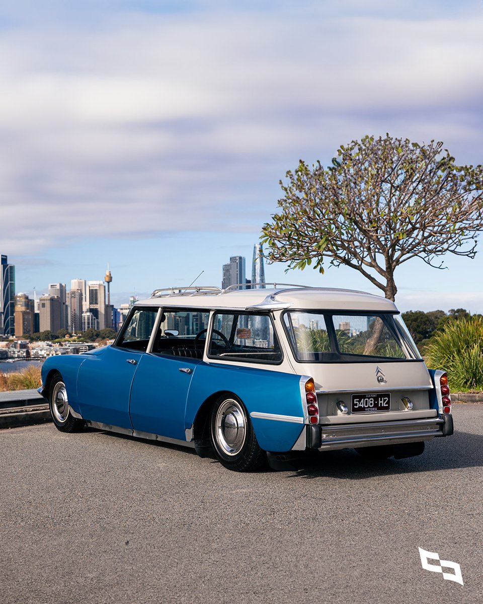 This Citroen ID21 DS Safari is a stylish classic French estate car.
⁠
📍LIVE NOW - Sydney, NSW, Australia⁠
⁠
collectingcars.com/for-sale/1968-…
⁠
#CollectingCars #Citroen #CitroenDSSafari #EstateCar #ClassicCar