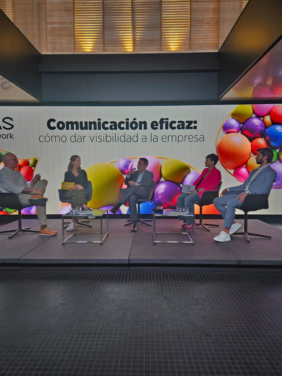 Empezamos la mesa redonda moderada por Alberto Díaz, miembro del comité editorial de Harvard Deusto, fundador de Migration y cofundador de ISDI. 
Con la participación de: <a href="/freshlyco/">Freshly Cosmetics</a> <a href="/edit_planeta/">Editorial Planeta</a>  <a href="/Havas_ES/">Havas España</a> <a href="/Afinance_es/">Afinance</a> 
#conversacionesHarvardDeusto #comunicacioneficaz