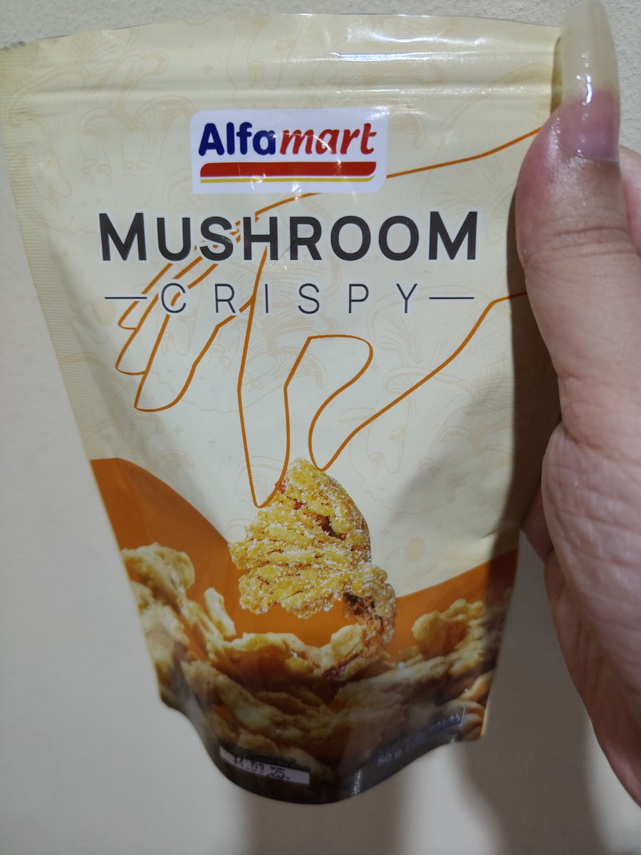 Good snack from Alfamart, Mushroom Crispy! It has this 'umami' taste, and its content is not too few! A good snack if you want something crunchy, and as it has resealable package, it's a good one for portioning! Also this is Alfamart exclusive snack ~

#FioEats