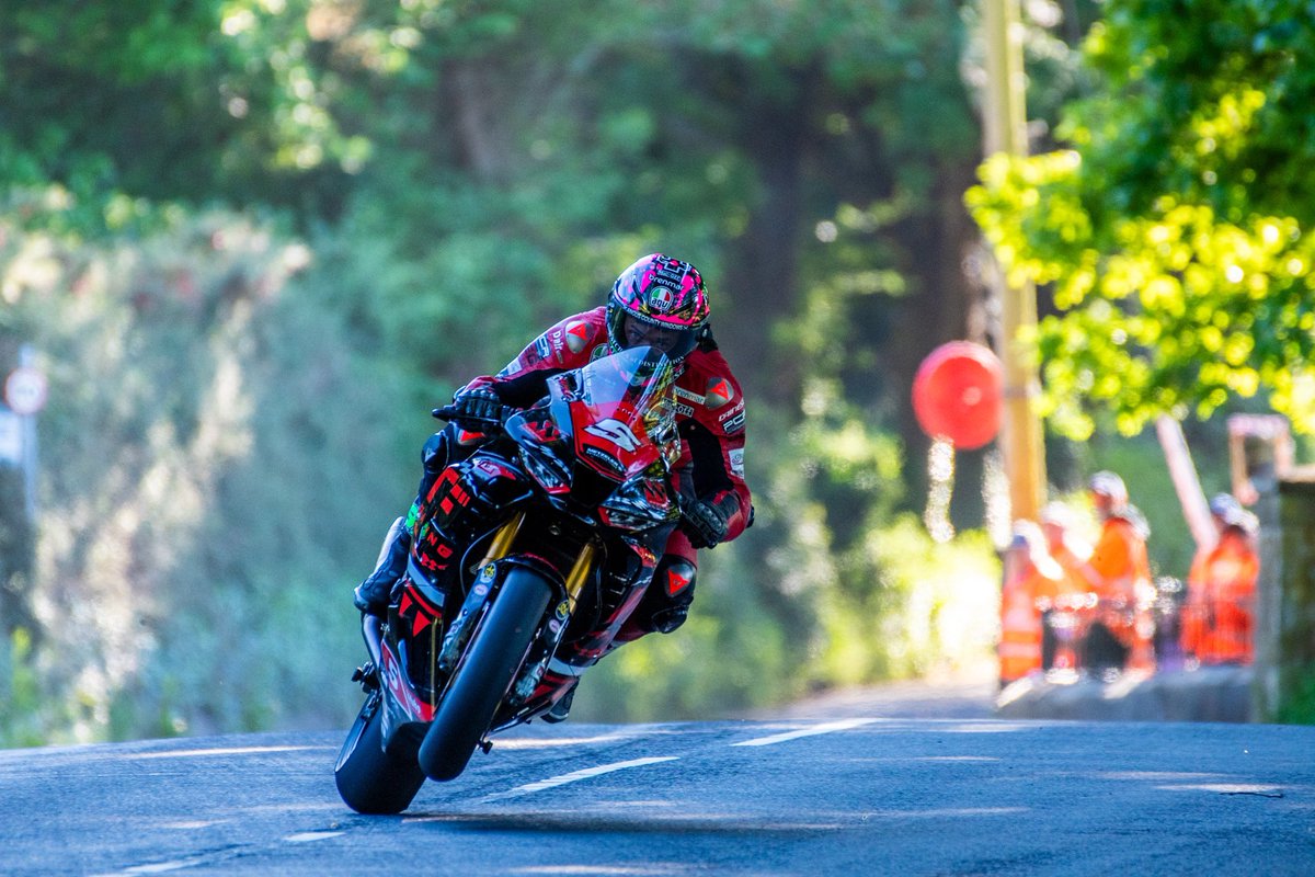 #wheeliewednesday K Tree on Monday so James has got me stocked with photos for the next few months. #savingtyres @Jimbohillier37 @Lockk999 @ttracesofficial @race_tt @AGVHelmets