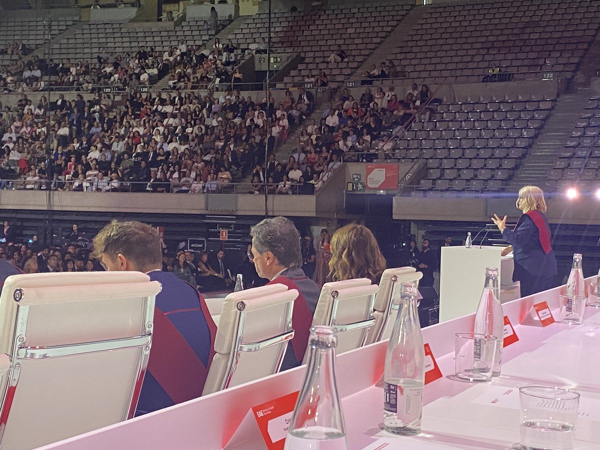 fatimavilam's tweet photo. Actuar en la vida y en la empresa con
Consistencia 
Coherencia
Consecuencias 
Las 3 ‘C’ de Rosa Tous son el mensaje de la experiencia a los alumnos de @EAE_B_School en la graduación 2024 
#wemakeithappen https://t.co/1IkJDt2auL