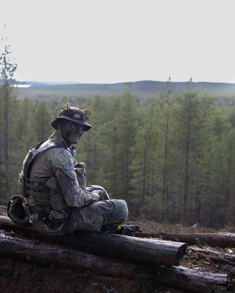 Maavoimat's tweet photo. Jääkärit kairassa, kaupunkijääkärit Arabianrannassa ja panssarijääkärit Malmin lentoasemalla...
Usealle varusmiehelle #NorthernForest24 #Sapeli24 ja #Repo24 ovat palveluksen viimeinen ja vaativin harjoitus ennen reserviä. Tehtävästä riippumatta osaaminen mitataan nyt.
#maavoimat https://t.co/kgEcVZ5sDf