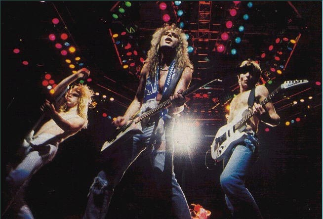 Playing right now is PhotographA taste of the '80s by @DefLeppard