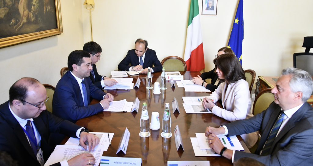 FM_Saidov's tweet photo. Candid meeting with H.E. Anna Maria Bernini, Minister of University and Research of #Italy. Discussed about close cooperation on education, bringing more Italian universities to #Uzbekistan, conducting joint research projects, building academic foundation to ensuring advanced economic development, organizing rectors’ forum, and more. Invited Madam Minister to visit Uzbekistan in the nearest future.
***
Italiya universitet va tadqiqotlar vaziri Anna Mariya Bernini xonim bilan samimiy uchrashuv o‘tkazdik. Taʼlim sohasida yaqindan hamkorlik qilish, Italiyaning yanada koʻproq universitetlarini Oʻzbekistonga jalb etish, qoʻshma ilmiy loyihalarni amalga oshirish, yuksak iqtisodiy taraqqiyotni taʼminlash uchun ilmiy salohiyatni mustahkamlash, rektorlar forumini o‘tkazish va boshqa masalalar yuzasidan fikr almashdik. Bernini xonimni yaqin orada O‘zbekistonga tashrif buyurishga taklif qildik.
