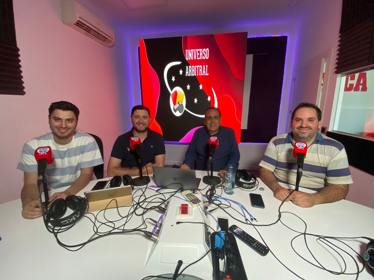 🎙 ¡Estamos EN DIRECTO! 🗣 @jcalonsosanz 🗣 @javiChP90 🗣 @jesus_pucela 🗣 @Adrian_Gomez99 👉 Escúchanos en: 📻 104.0 FM 📱 APP para iOS y Android 💻 radiomarcavalladolid.com 📺 twitch.tv/universoarbitr…