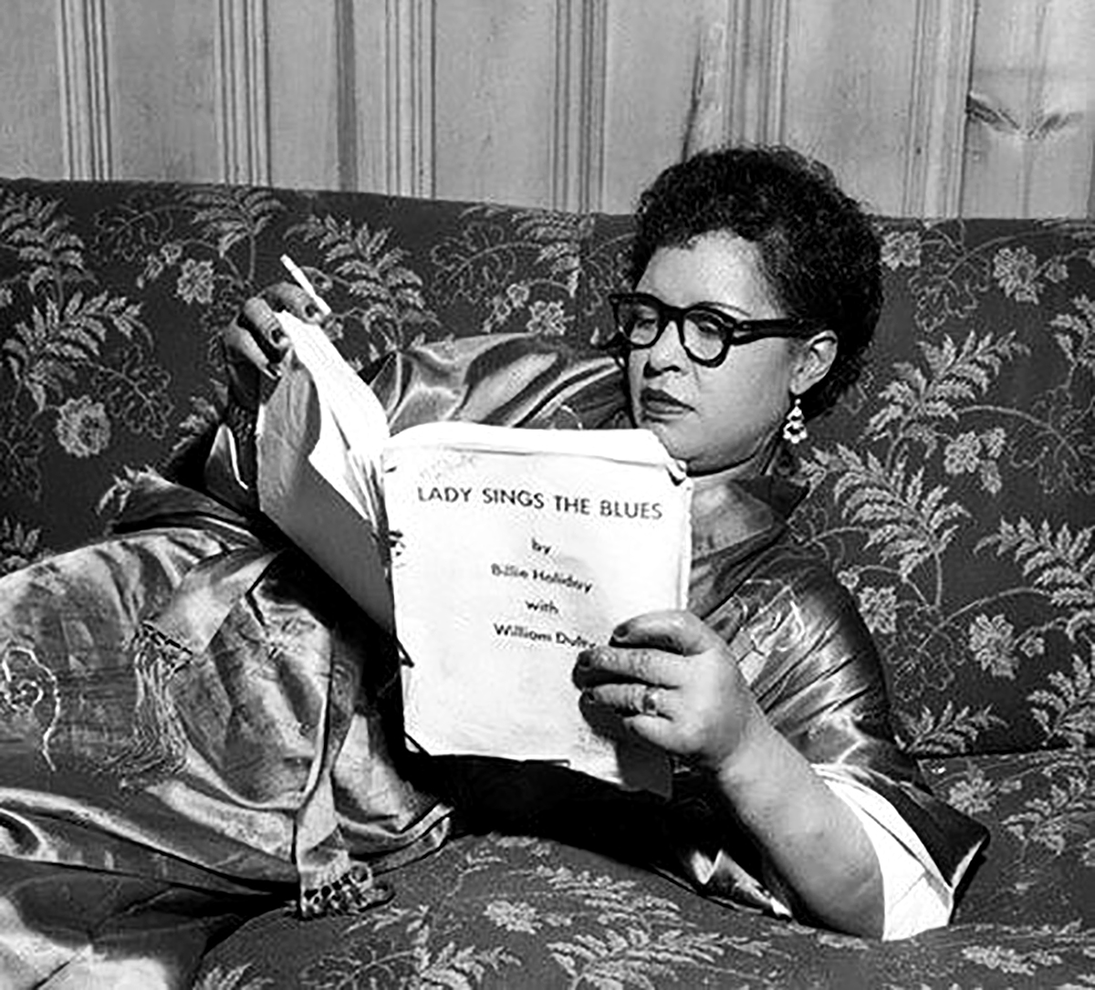 This month in 1956, Billie Holiday completed her recording of LADY SINGS THE BLUES album. Her autobiography was released simultaneously with the album, both sharing the same name. 

Have you ever read the book? 📕

#BillieHoliday #LadyDay #StrangeFruit #LadySingsTheBlues