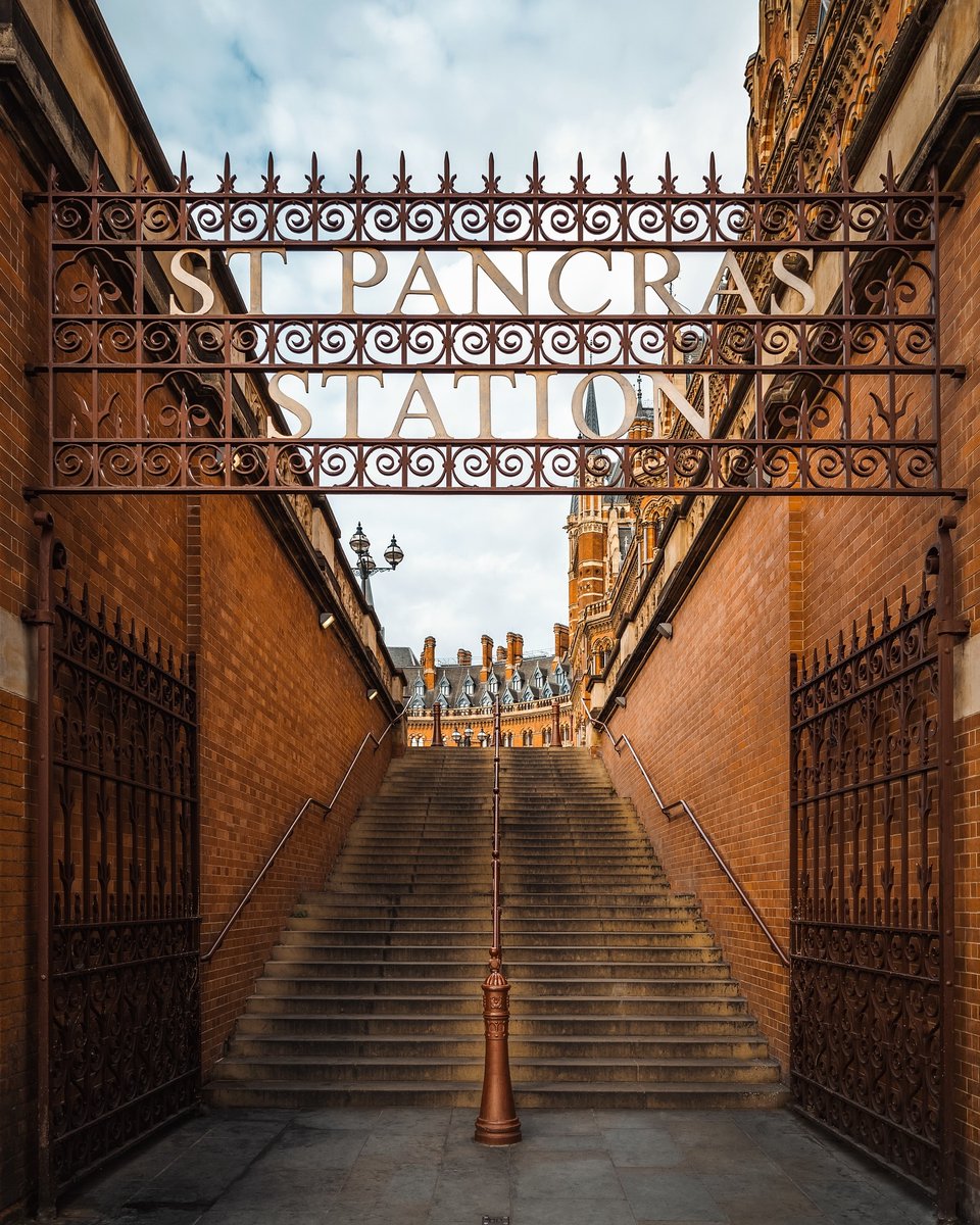 📍St Pancras Station [📸 @steven.maddison] #LetsDoLondon #VisitLondon ow.ly/bsB750RYqMj