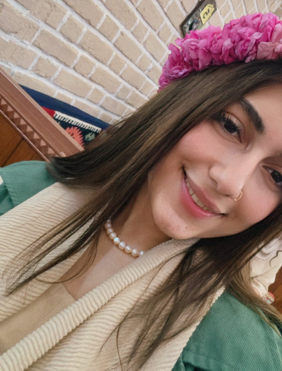 زَنِ سابِقِ زَرافه ی خانِگی tweet media