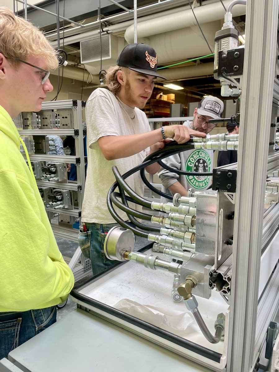 NewTech Prep Pre-Electrical students had an amazing visit to the Hydraulic Pneumatic Automation Technology program at @spokanecommunitycollege Learning about cutting-edge tech and hands-on applications. #connectwithnewtech