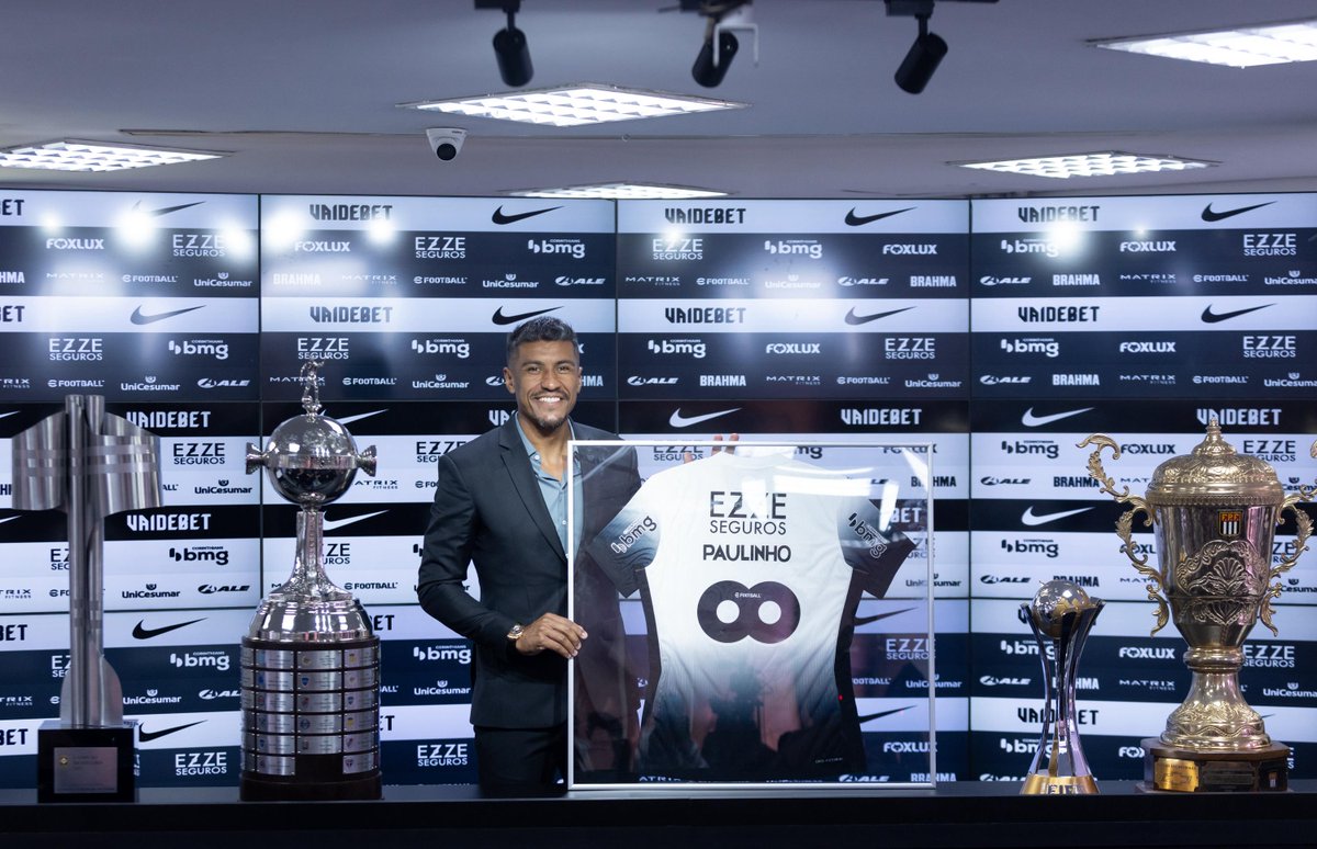 Corinthians's tweet photo. Eterno! ♾️

📸 Rodrigo Coca

#ObrigadoPaulinho
#VaiCorinthians https://t.co/gK2yeGA9vr