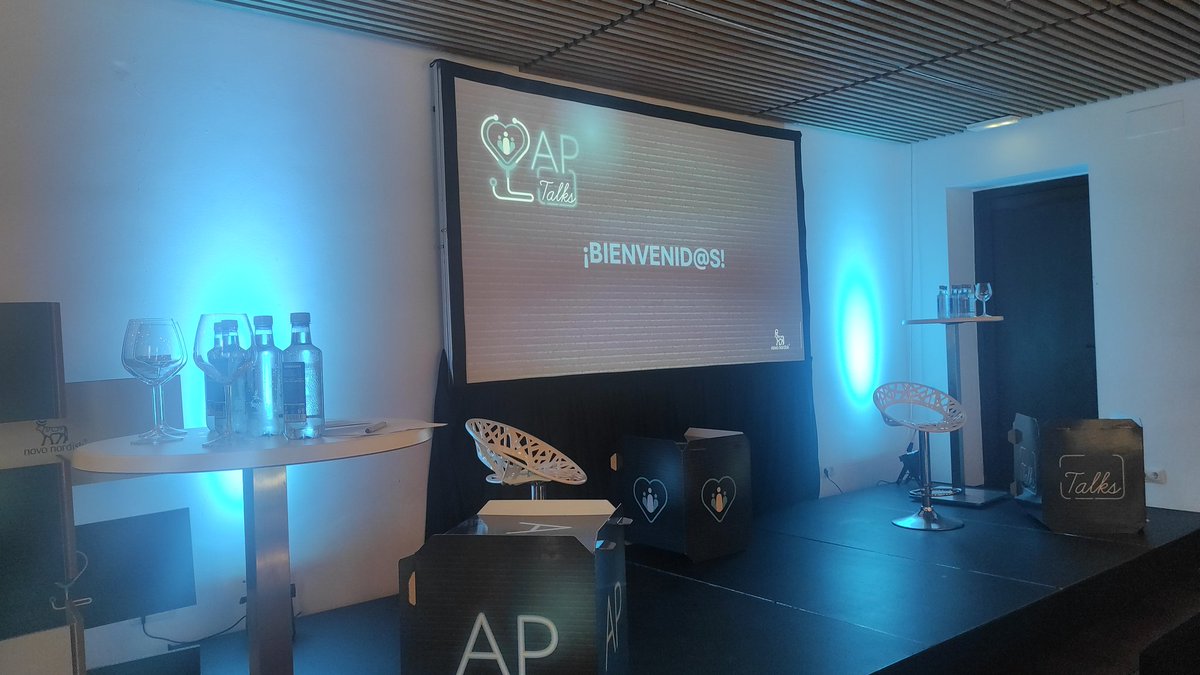 Moni_Ventoso's tweet image. Hoy en una charla sobre humanización #APTalks con @NovoNordiskES la casualidad ha hecho magia, y he podido darle las gracias desde el atril a mi médico de AP por su empatía y calidad humana.

Si tenéis oportunidad de agradecer a vuestro profesional sanitario su trato, hacedlo 🥰