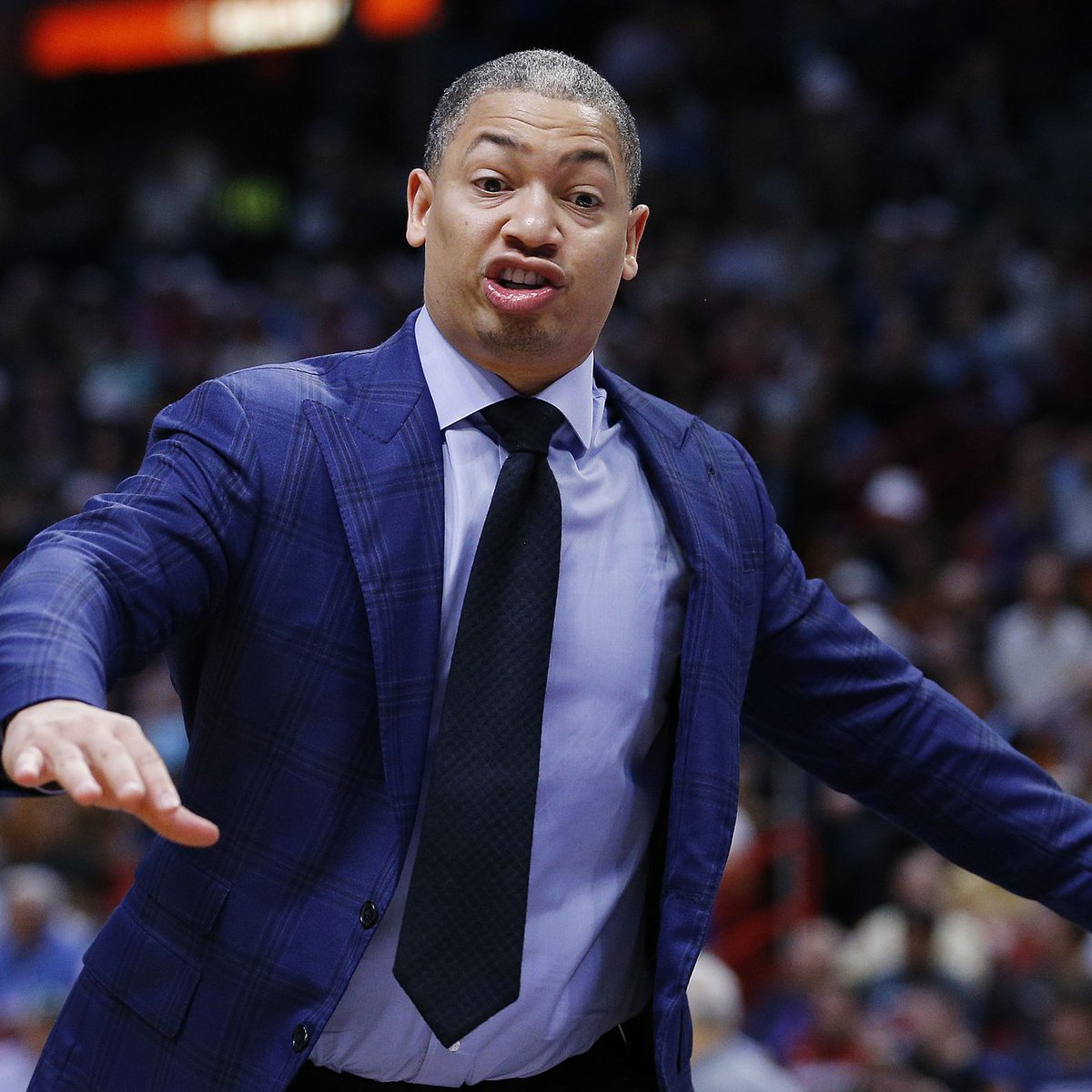 ⚠️ ATENÇÃO! Ty Lue renovou com o Los Angeles Clippers por mais 5 temporadas. O valor total do contrato é US$ 70 milhões! 🗞️ @ShamsCharania