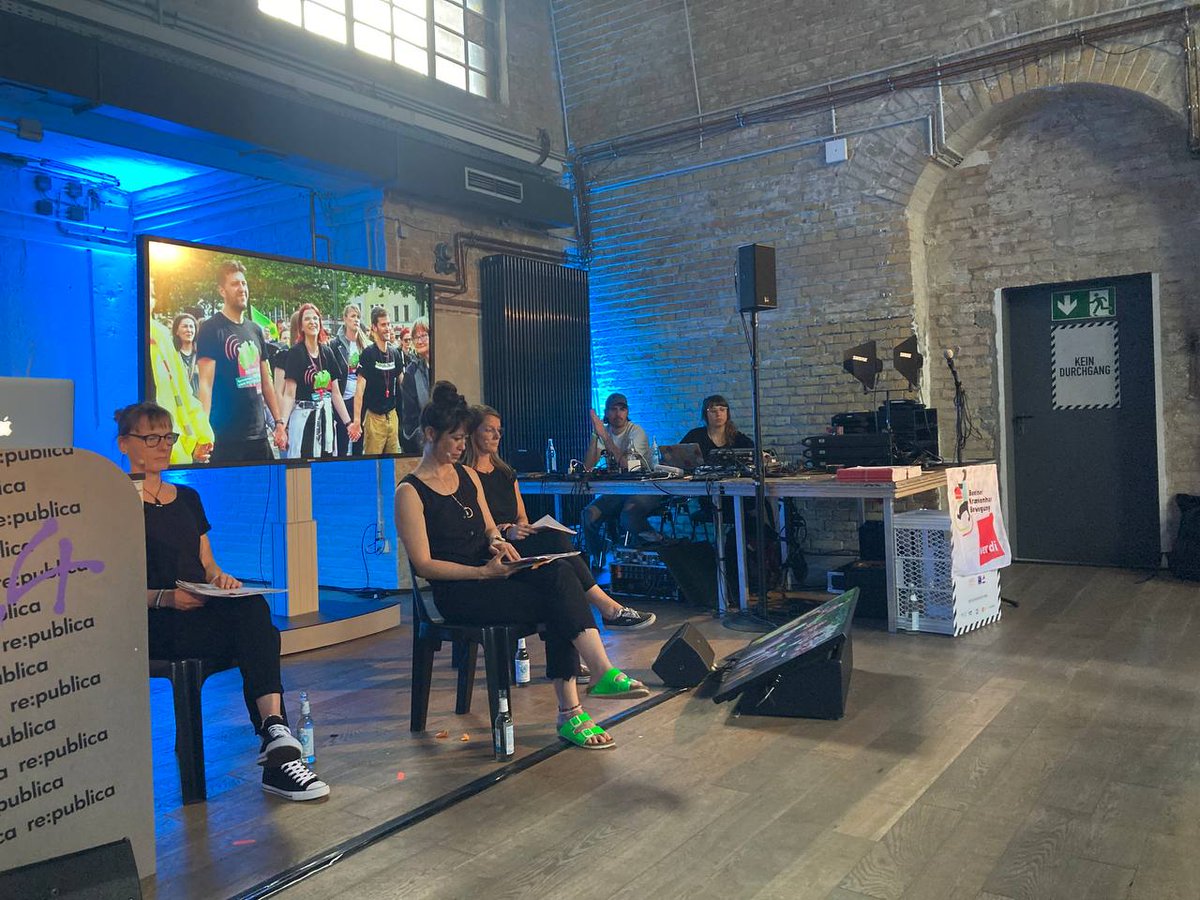 Heute unterwegs mit einer Lesung aus dem «Schwarzbuch Krankenhaus» auf der re:publica. #rp14

Mehr dazu 👇
rosalux.de/publikation/id…