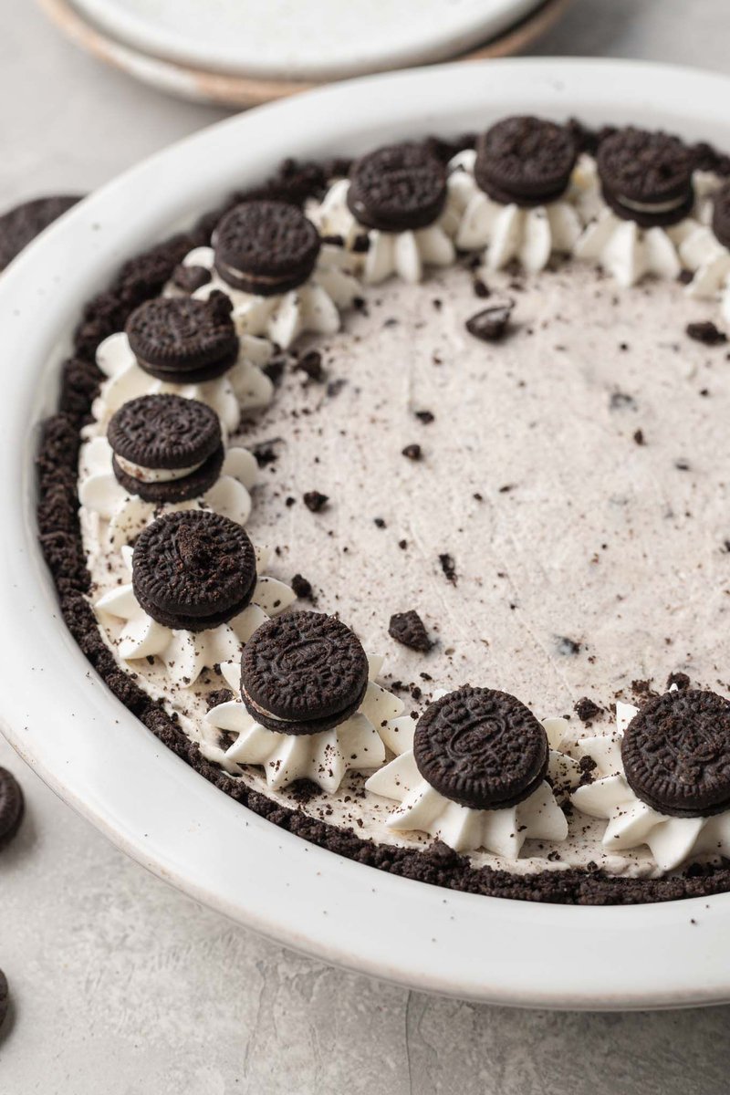 This Oreo pie features an Oreo crust with a smooth and creamy Oreo filling. It’s incredibly rich, delicious, and easy to make! #oreopie #oreo #oreodessert buff.ly/47tDgOK