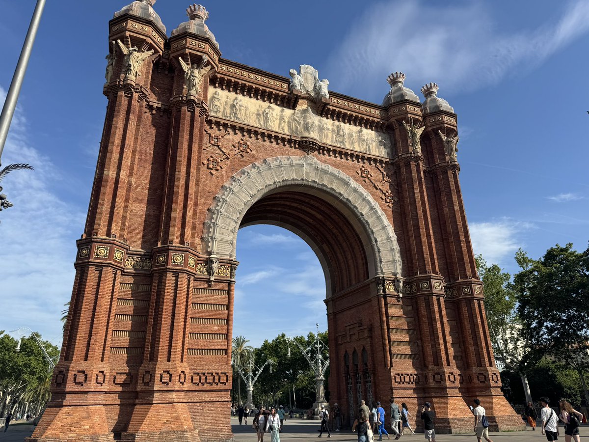 CSGSWater's tweet image. Arc de Triomf. Nearly back at the hotel now.