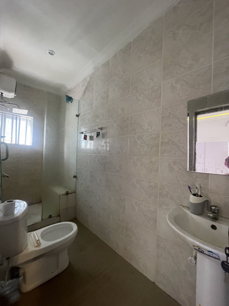 TO LET!!! FAST DEAL!!!

A NICE 2BEDROOM FLAT WITH WARDROBE & PREPAID METER IN A SECURED ENVIRONMENT 
EASY ACCESS TO THE EXPRESSWAY 

JUST 2 OCCUPANTS IN THE COMPOUND 

LOCATION: ILASAN LEKKI LAGOS 

PEICE: 2.7M YESRLY 

PLS RT & DM IF INTERESTED