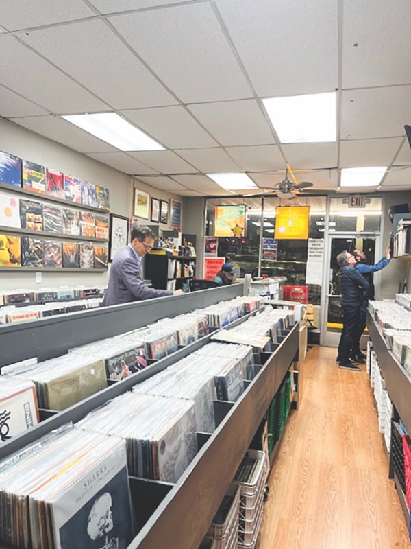 If you love going through used vinyl in an organized and clean environment, here’s a record shop worth your while (Ella Guru Record Shop). Listen to more scoop! tinyurl.com/3wbykmhh