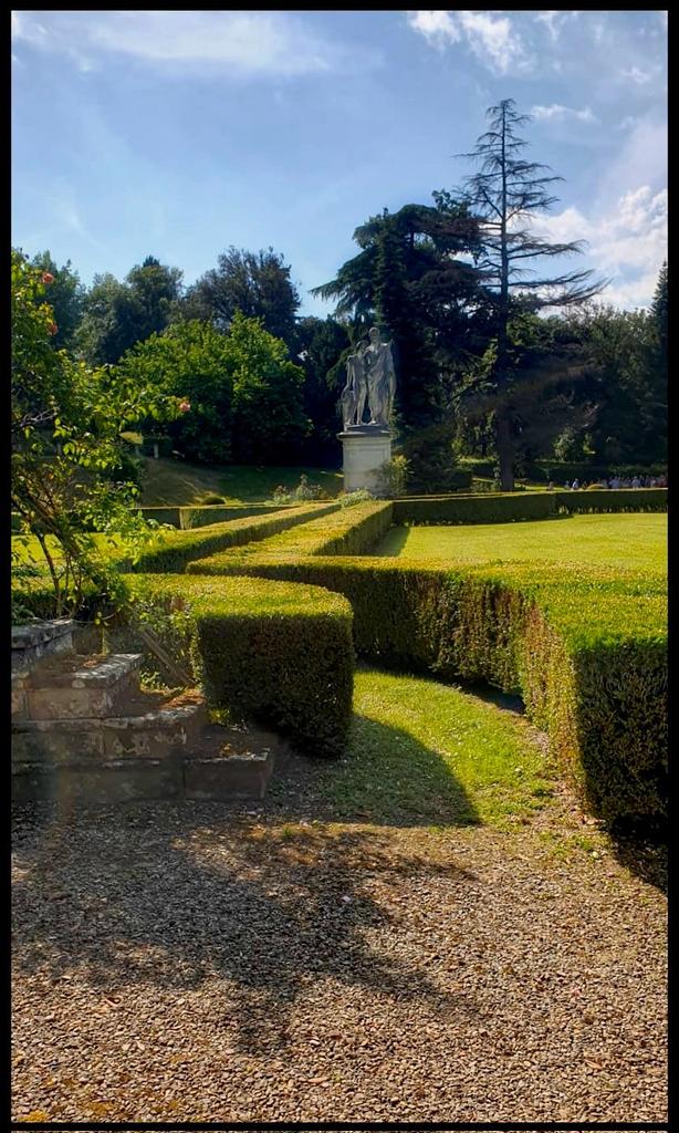 #DonneinArte #GiardinoTorrigiani #Florence photo by me for you ❤️ Have a pleasant week ahead.