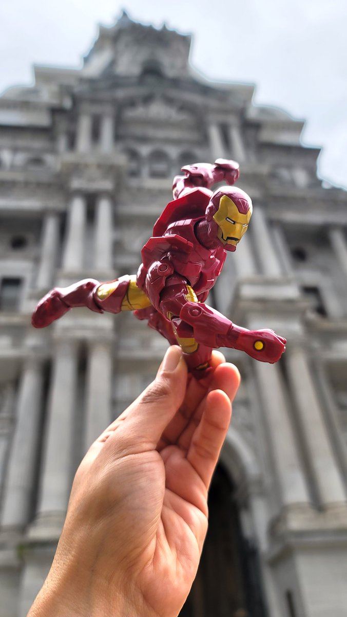 When ya have no time to take pics at home, ya take 'em on the go. Iron Man at City Hall. Philadelphia, baby. @Marvel @Hasbro @Iron_Man @PhiladelphiaGov #IronMan #MarvelLegends #ActionFigures #Philly #Philadelphia