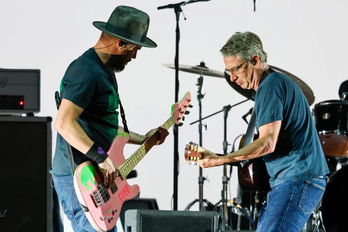 dailygossard's tweet image. welcome home pearl jam ❤️