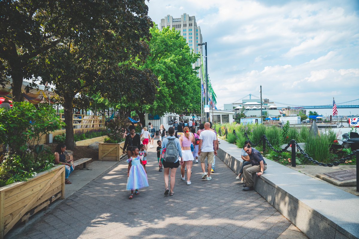 Planning a trip to the Waterfront this summer? Here’s what you need to know before visiting our destinations like @SSHarborPark and @cherrystpier. Or Hop on the @RiverLinkFerry or take the #DelawareRiverTrail for hassle-free travel.

bit.ly/3WQr3BR

#MyPhillyWaterfront