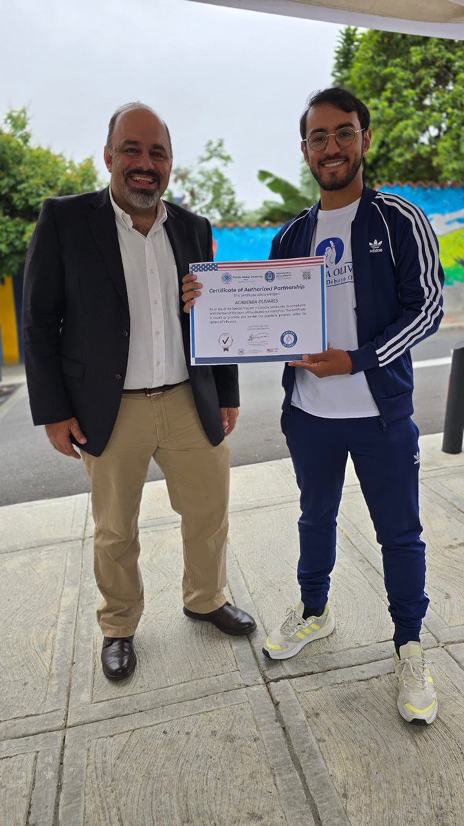 Olivarescfc's tweet photo. ¡Academia Olivares ha logrado un convenio con la Florida Global University! 🇺🇲🇻🇪

Esta alianza permitirá que todos nuestros estudiantes tengan acceso a BECAS de más del 80% para, desde Venezuela, obtener un título de Bachelor Norteamericano y tambien obtener un Dual Diploma de High School Norteamericano🎓✨ 

Con ser parte de cualquier curso de la Academia, podras acceder a estos beneficios.

Estamos muy orgullosos de esta alianza que traerá nuevas oportunidades de estudio para muchos jóvenes en Venezuela.