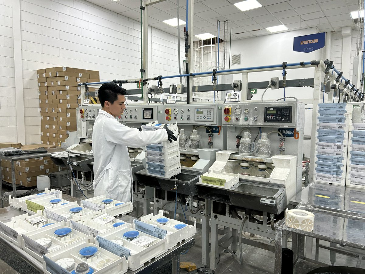 oswaldovillase's tweet image. Impresionante labor que desarrollan miles de jóvenes profesionistas a través de Salud Digna de Jesús Vizcarra. Cientos de miles de estudios gratis a gente pobre y más de 14 millones a bajo precio por año. Gracias al Dr Gómez Campaña por mostrarnos lo que se hace por los mexicanos