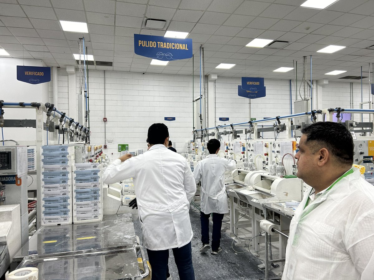 oswaldovillase's tweet image. Impresionante labor que desarrollan miles de jóvenes profesionistas a través de Salud Digna de Jesús Vizcarra. Cientos de miles de estudios gratis a gente pobre y más de 14 millones a bajo precio por año. Gracias al Dr Gómez Campaña por mostrarnos lo que se hace por los mexicanos