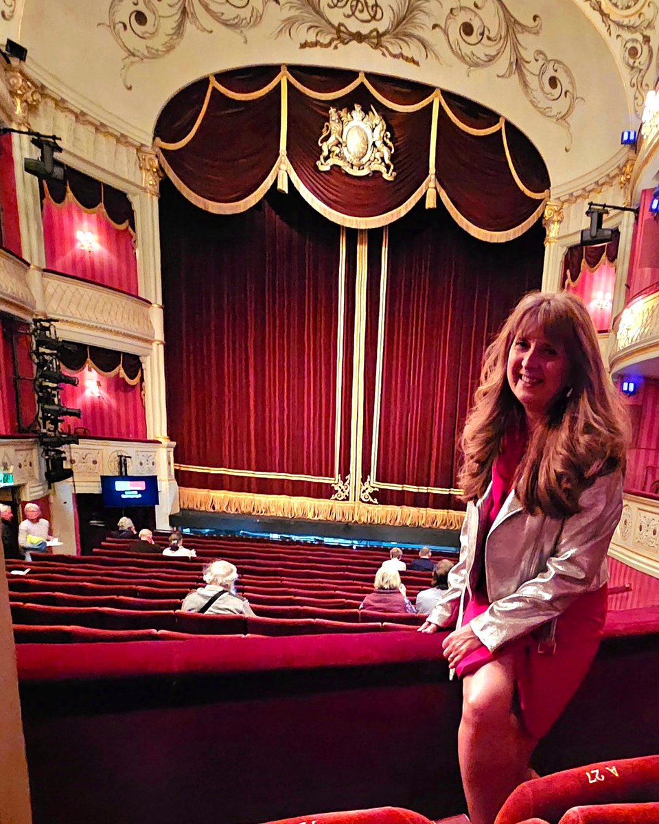 SandraOman1's tweet image. My research brought me to Bath these last few days, to once more explore the presentation of Puccini's Manon Lescaut. @ETOpera presented the final performance of their tour at the @TheatreRBath. Into the final stretch of my PhD now! @IrishResearch #GOIscholar @TUconservatoire