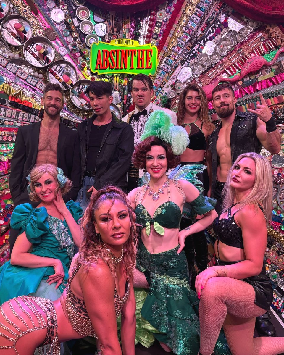 A Property Brother, rock star, pro wrestler and drag queen walk into a circus tent... 🎪✨

Thanks for visiting #AbsintheVegas, @JonathanScott, Deryck Whibley, @WillOspreay and @PanginaHeals! 

#PropertyBrothers #Sum41 #DragRaceUKVSTheworld #DragRace