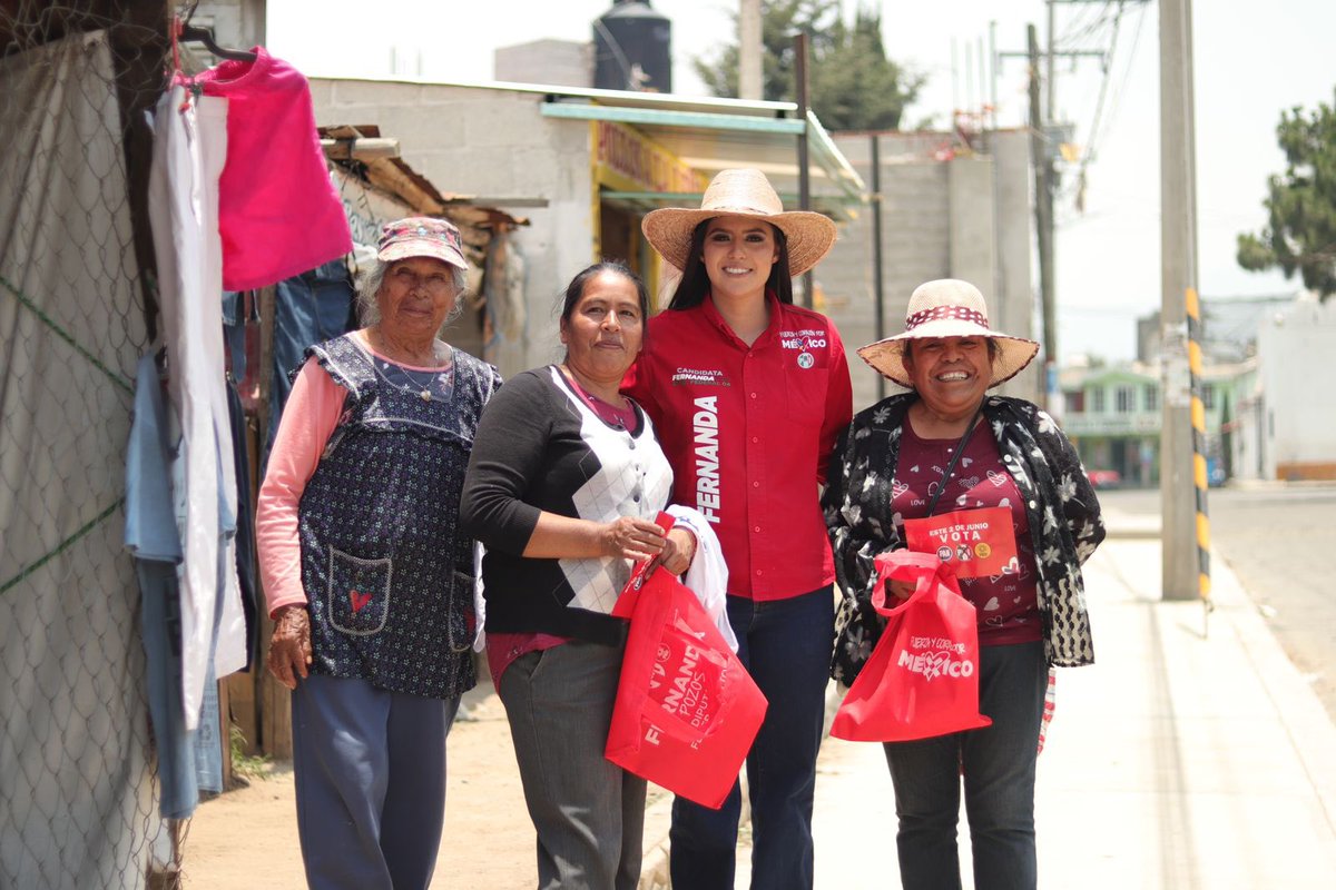FerPozosR's tweet photo. Recta final y me siento más agradecida que nunca con la gente que me ha mostrado todo su apoyo.En la comunidad de Payuca en el municipio de #Cuyoaco ya se siente la victoria del distrito 04 y de todo el estado con mi amigo @NestorCamarillo próximo senador. #ConFuerzaYCorazónLibre https://t.co/EGcvlhPOiz