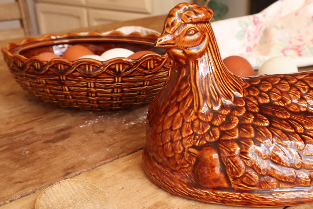 In one of my stranger internet adventures... I'm currently on the hunt for this style Portmerion hen. I may have tripped and shattered my mother's long-standing prized possession..... Any leads, cluck this way.  🐤🐓