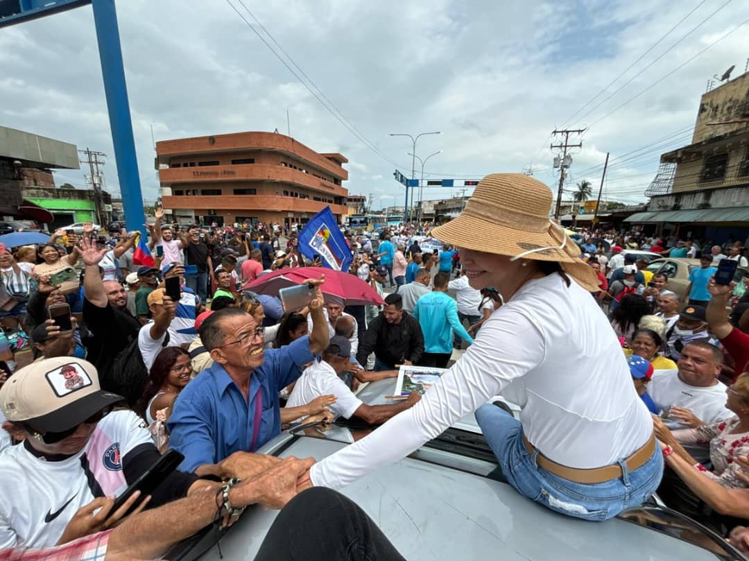 “No basta con votar”: María Corina Machado llama a la organización ciudadana en Lara 
 elnacional.com/venezuela/no-b…