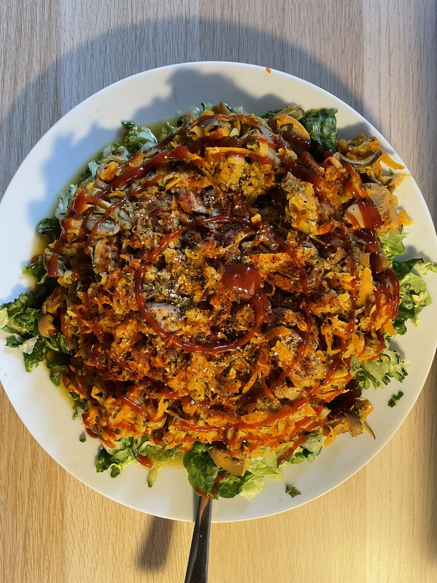 stoopidricecake's tweet photo. OMAD :) this shredded veg and ketchup salad made my stomach hurt but at least it tasted good and it was FILLINGG https://t.co/j25pZ8O5bw