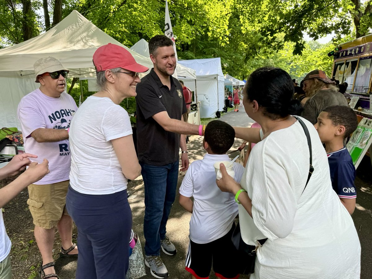 RepPatRyanNY's tweet photo. Our local farmers, business owners, &amp; artisans are the life force of our Hudson Valley communities.

I had a great time supporting them at the Mayfest Farmers’ &amp; Makers’ Market at the Walkway Over the Hudson this past weekend! https://t.co/xyix3eg193