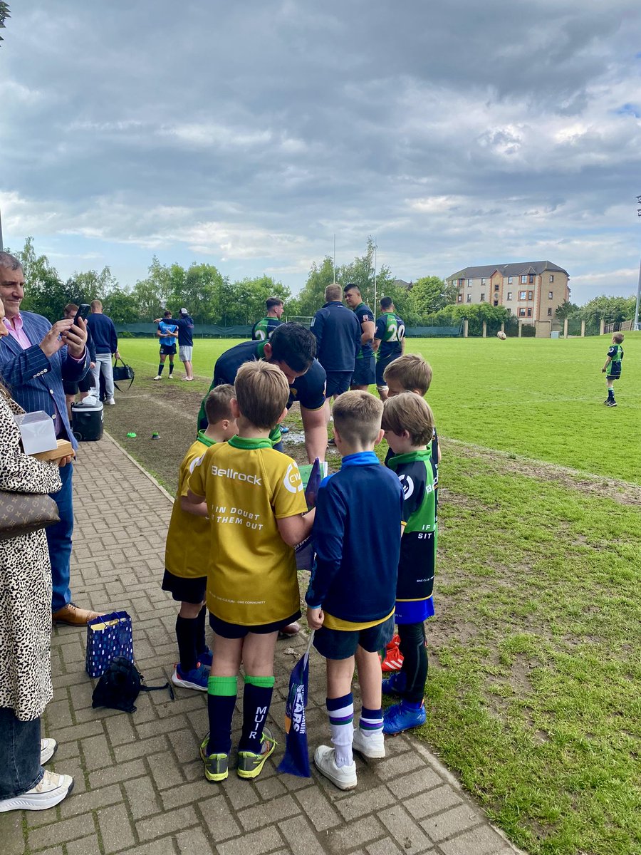 Great to have the P3’s along on Saturday for their 1st full contact match!🏉
Our future Boroughmuir stars spoke to the players after the game🐻. Boroughmuir Rugby from primary school to semi-professional rugby 🏉 #growingthegame #grassrootsrugby #muirbears #Scottishrugby #Grizzly