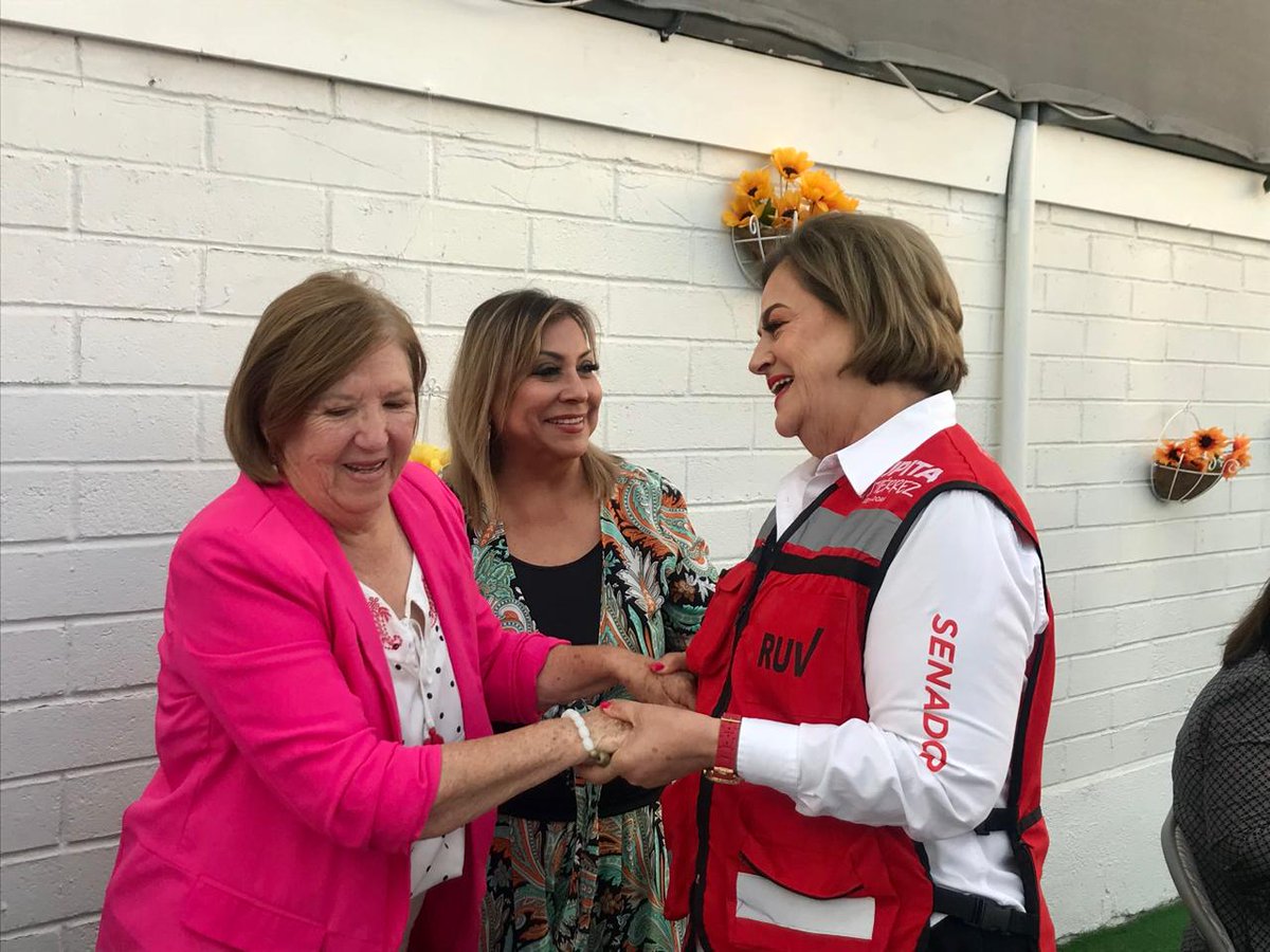 Agradezco de corazón a mis amigas Yesenia, Meredit y Ligia Puente Obeso haberme dado esta oportunidad, en el que fuera hogar de su madre Angélica, su padre Antonio y hoy punto de reunión de toda su descendencia. Muy grato también reencontrarme ahí con amigas y amigos de vida.🩷