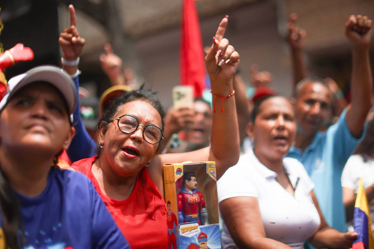 ¡Es increíble la alegría de nuestro pueblo de Montesano! Por donde pasamos formamos un alboroto, estamos conectados desde el corazón, con ese sentimiento nacional que nos mueve, le decimos al mundo que ningún imperio, ninguna sanción va a impedir que Venezuela siga adelante.