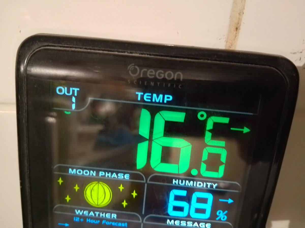 Quite mild for this time of the evening after 11pm still 16°C. Expecting more cloudy days ahead in London.