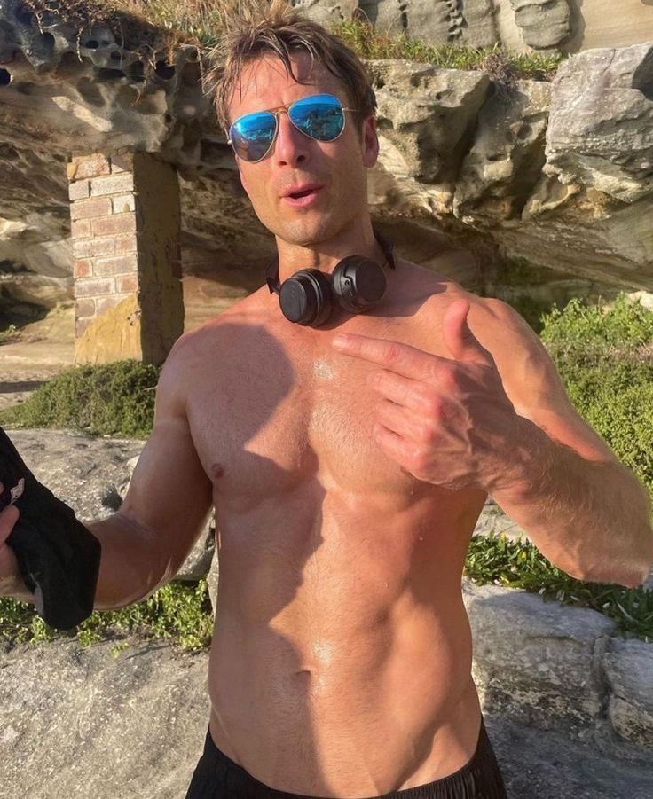notgwendalupe's tweet photo. glen powell on the set of 'anyone but you' https://t.co/U6sIwbeVqx