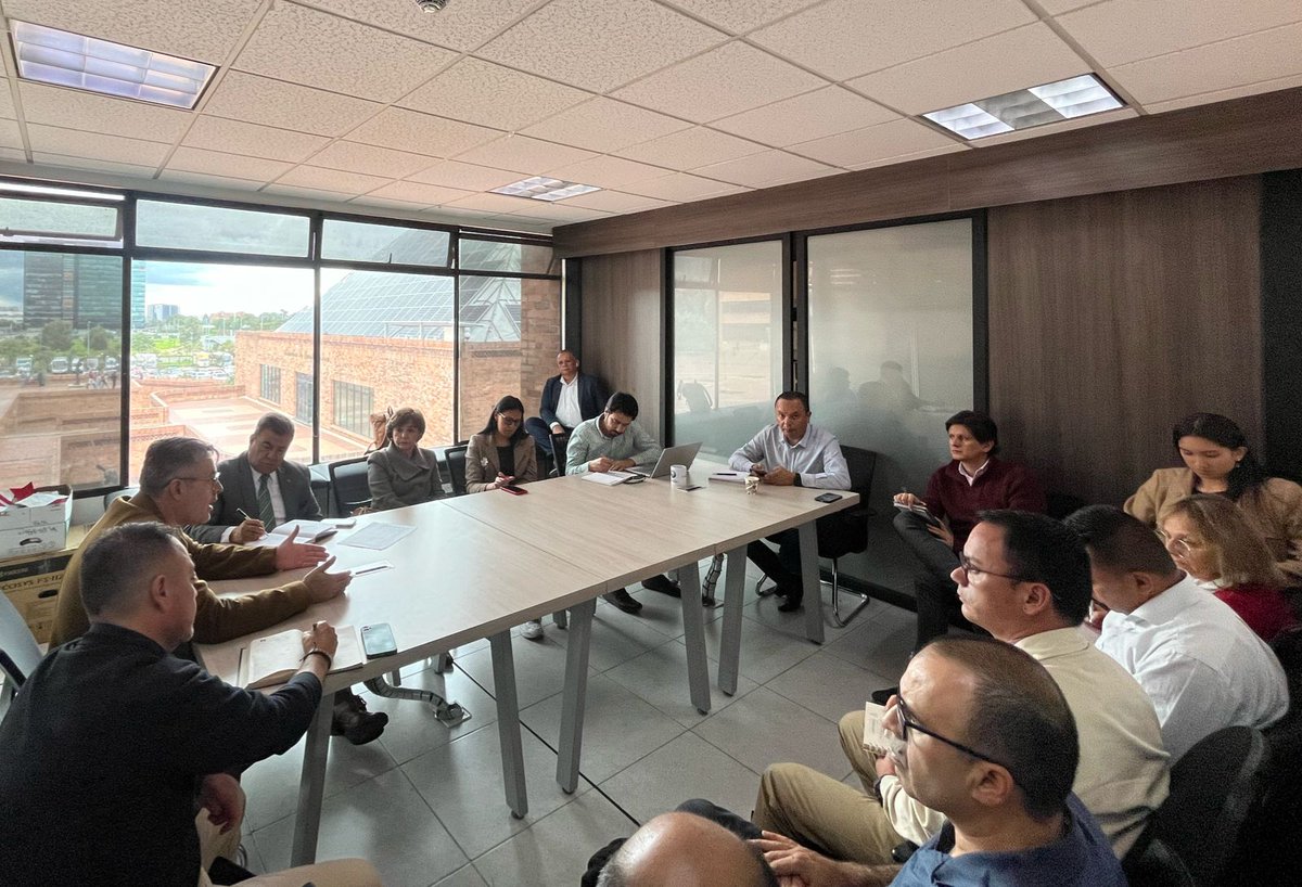En compañia del Comité departamental de cafeteros, @CunAgricultura y Codecafe asistimos a la reunión "Alianza estratégica de café" iniciativa organizada por <a href="/comercialcundi/">Agencia de Comercialización y de Competitividad</a>,  donde hablamos acerca del crecimiento del gremio de cafeteros de #Cundinamarca ☕